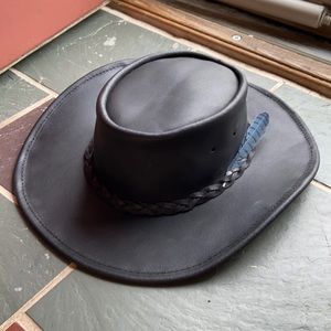 Brand new Minnetonka fold up leather hat